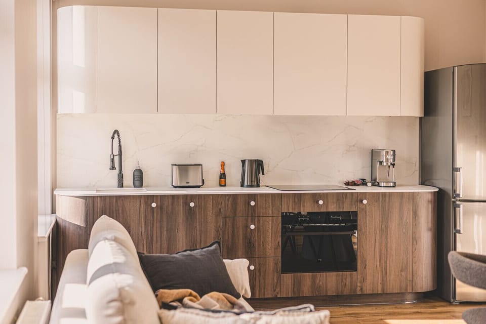 Fully equipped kitchen with espresso machine – cook or savor your morning coffee.