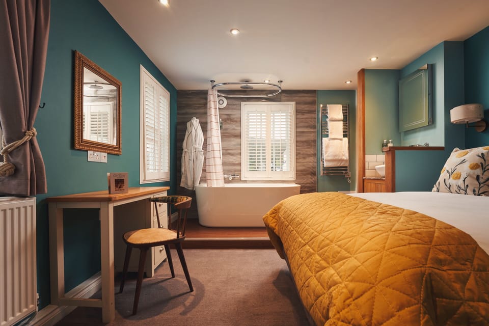 Deluxe Suite | WiFi (free), bed sheets