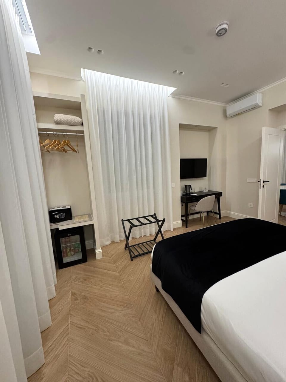 Luxury Quadruple Room, Balcony, City View | In-room safe, laptop workspace, soundproofing