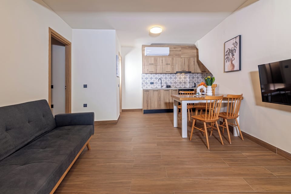 Senior Triple Room, Pool View | In-room safe, soundproofing, WiFi (free)