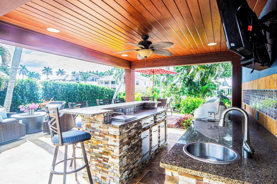 OutDoor Kitch and Bar w/ Mini-Fridge, Gas Grill, Sink, Bar seating for 5, TV