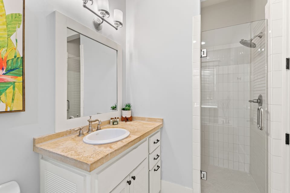 2nd Fl King Bedroom, Ensuite with Tub & Shower