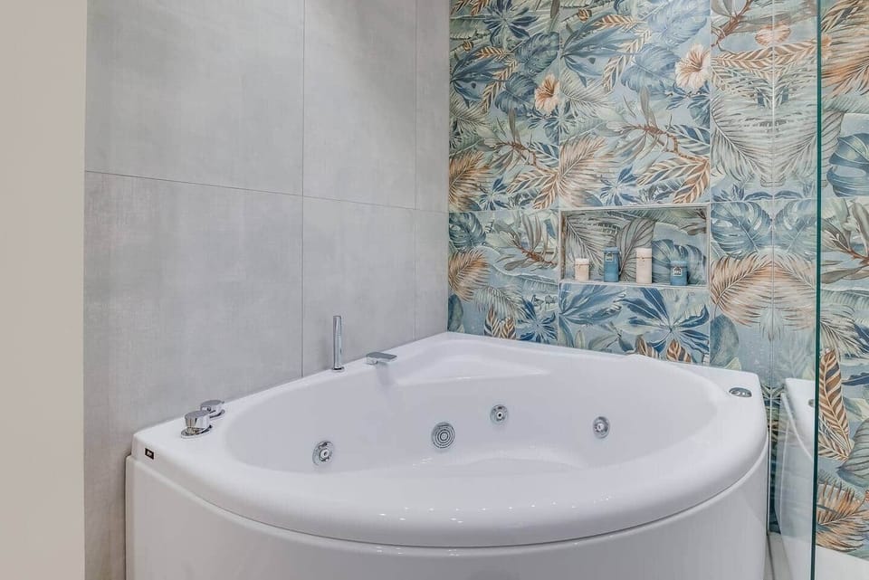 Potrete personalizzare l'intensità del massaggio e la temperatura dell'acqua, per creare l'atmosfera perfetta per il vostro relax. 