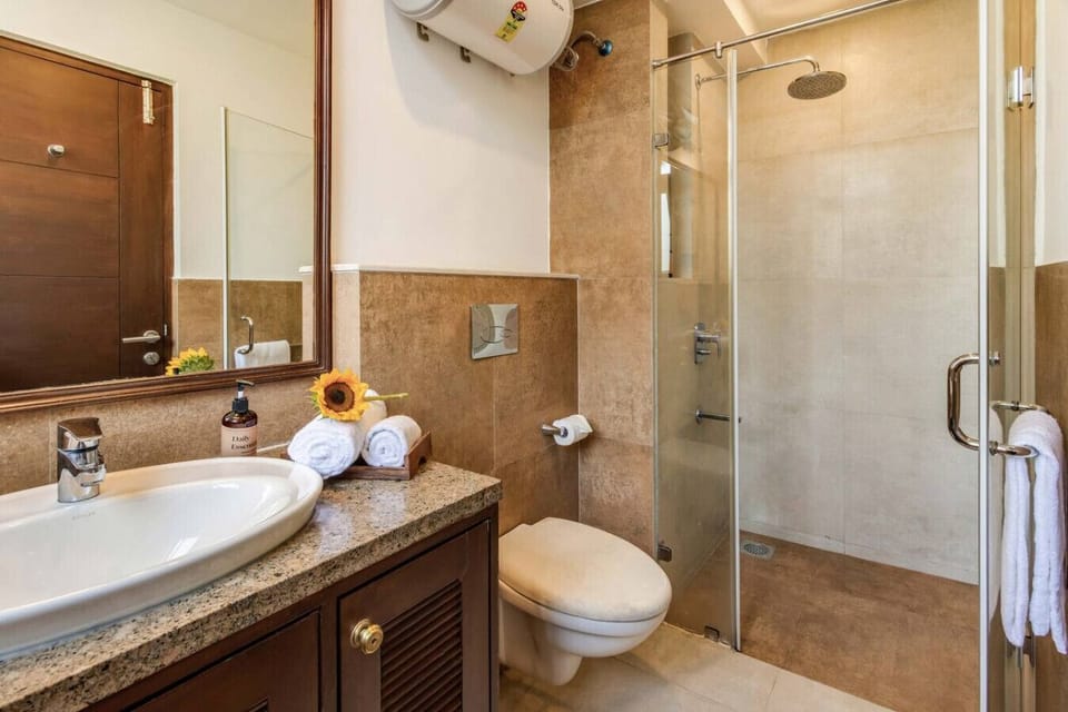 Serene 2bhk w Pool Near Candolim Beach Sbg-307 Apartment in Candolim