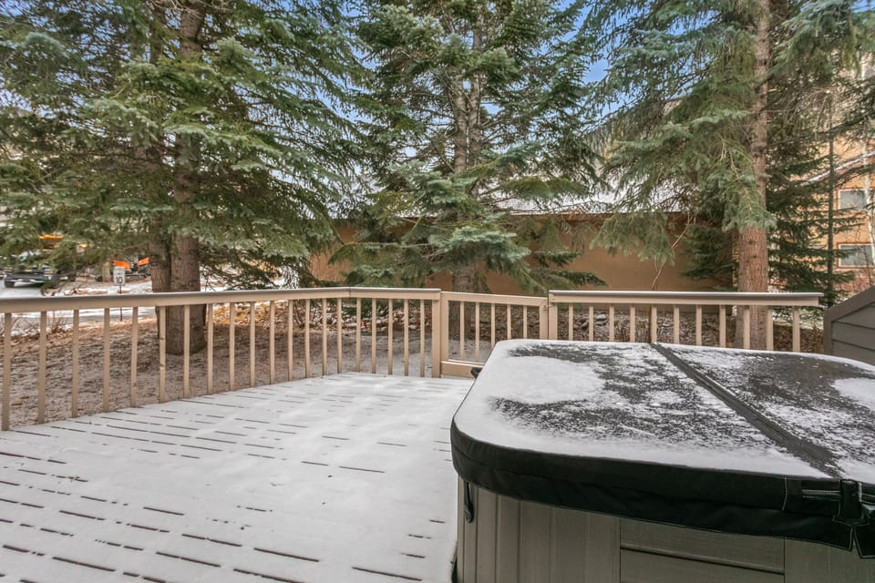 Townhome, 4 Bedrooms | Outdoor spa tub