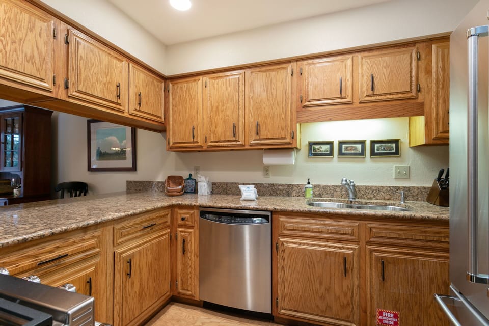 Townhome, 4 Bedrooms | Private kitchen | Fridge, oven, coffee/tea maker, toaster