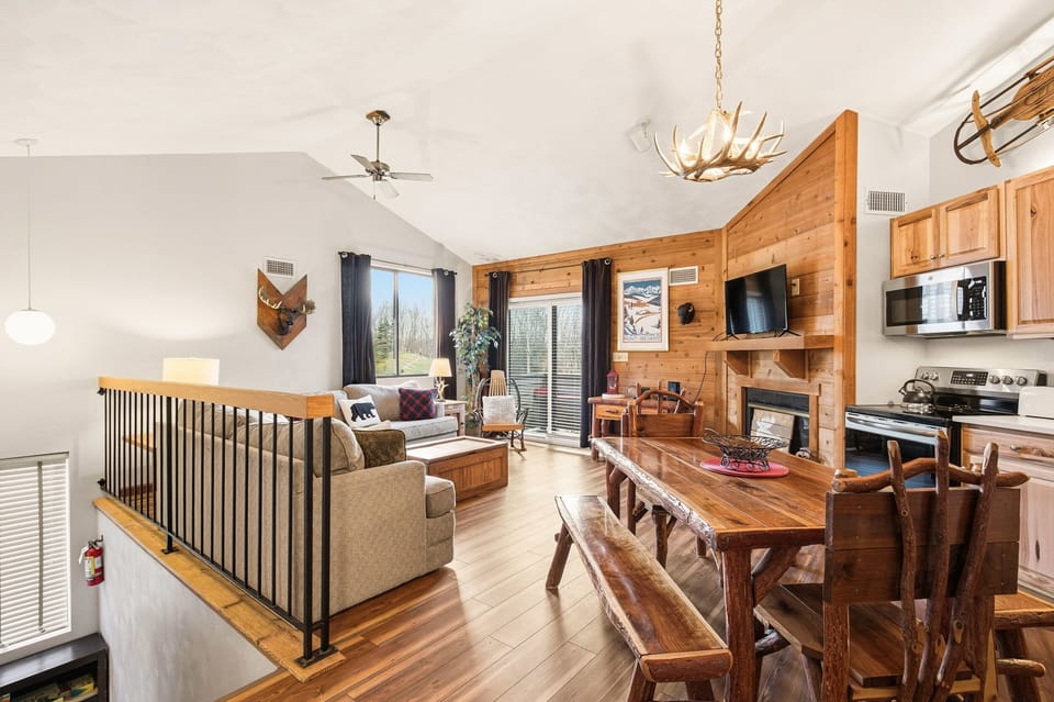 Condo, 1 Bedroom | Living area