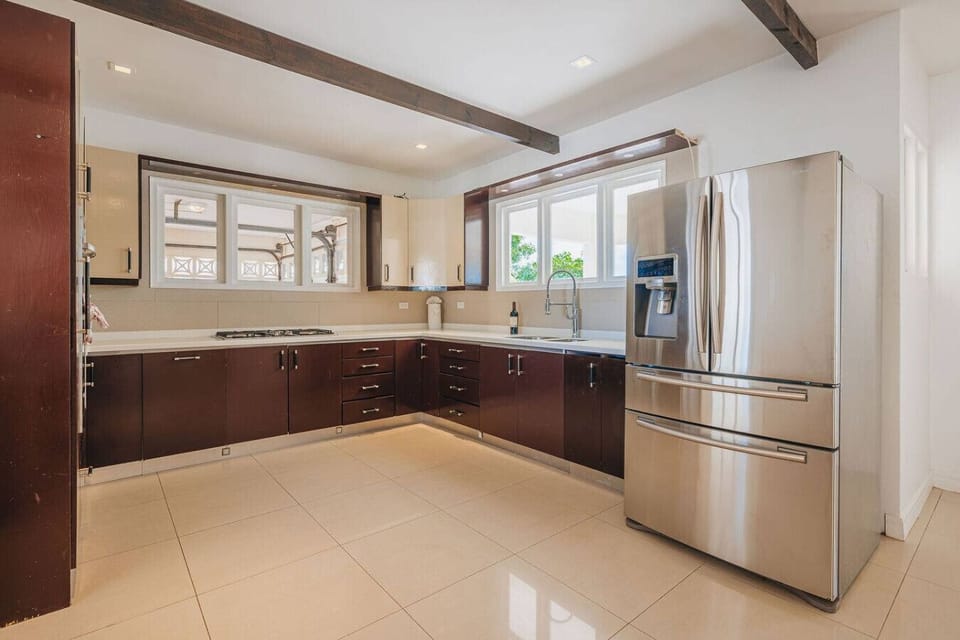 Prepare fresh island meals spacious kitchen.