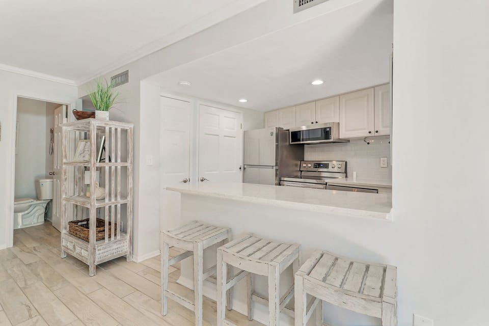 Kitchen/dining - Recently updated kitchen and bar stools perfect for breakfast or enjoying each others company in the kitchen!