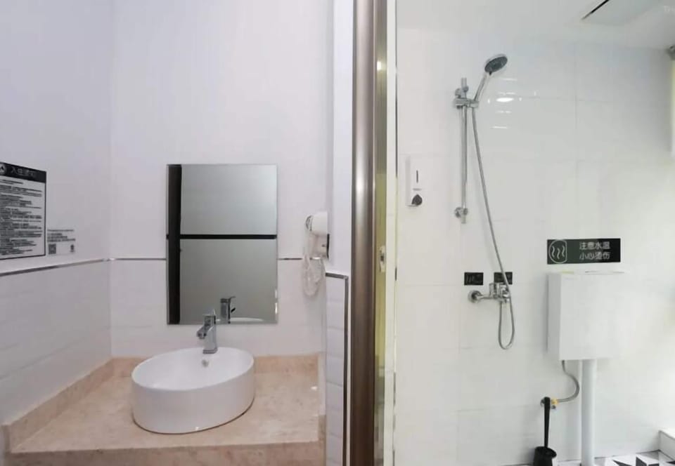 Superior Single Room | Bathroom | Hair dryer, slippers, shampoo, toilet paper