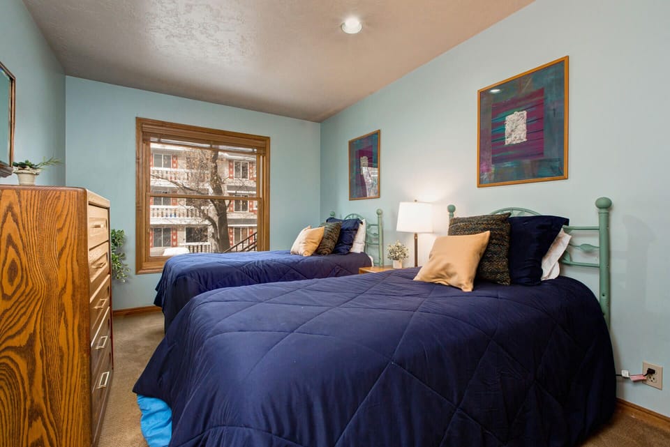 Ski Team 4 - Double Twin Bedroom