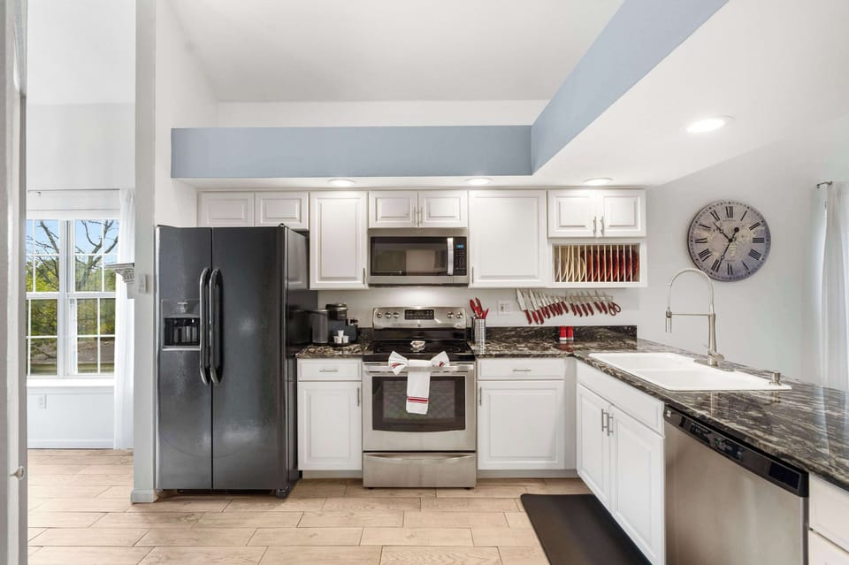 The open kitchen is well equipped for an unforgettable getaway​