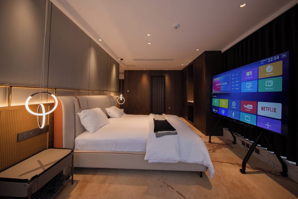Premium Suite, 1 King Bed, City View | In-room safe, desk, laptop workspace, soundproofing