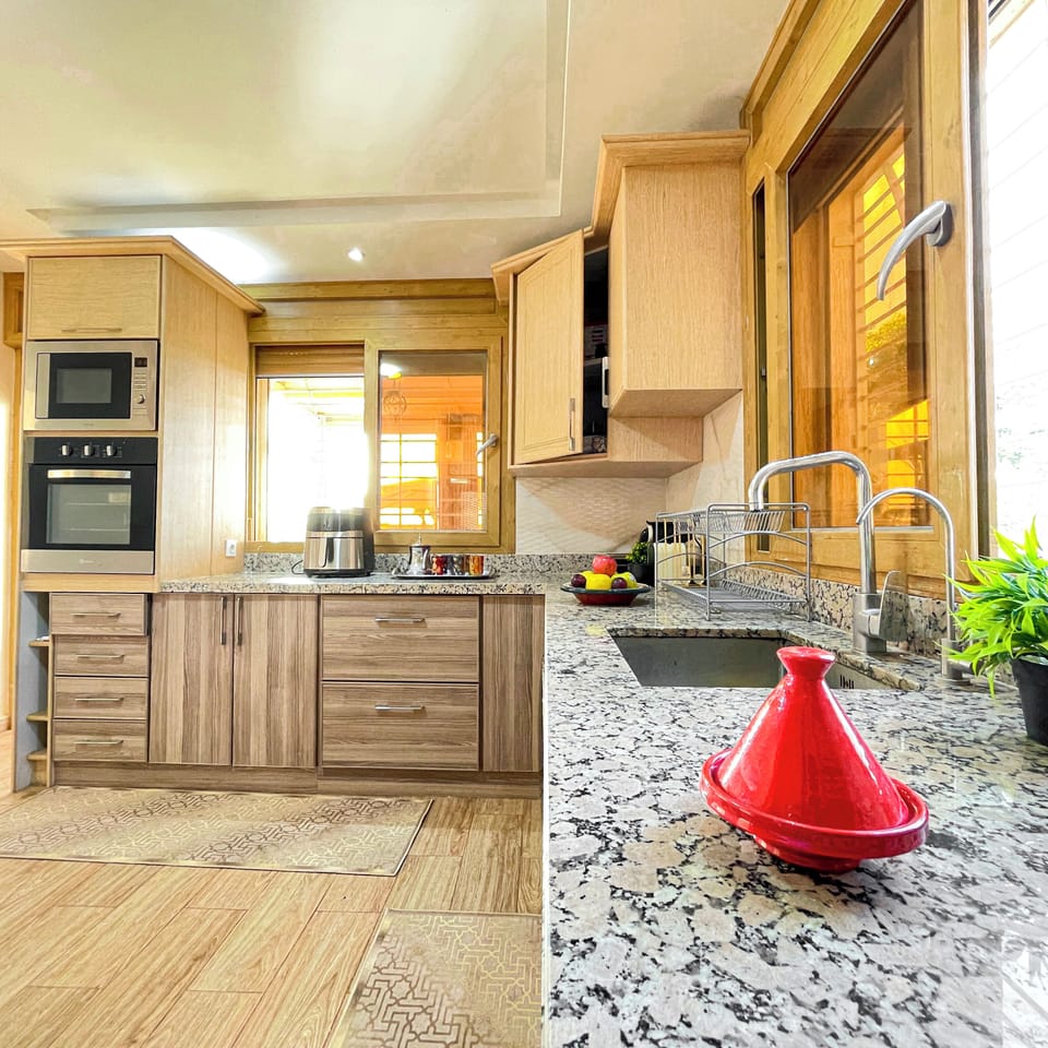 Deluxe Villa, Garden View | Private kitchen | Full-size fridge, microwave, oven, stovetop