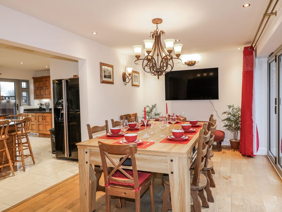Cottage | Dining