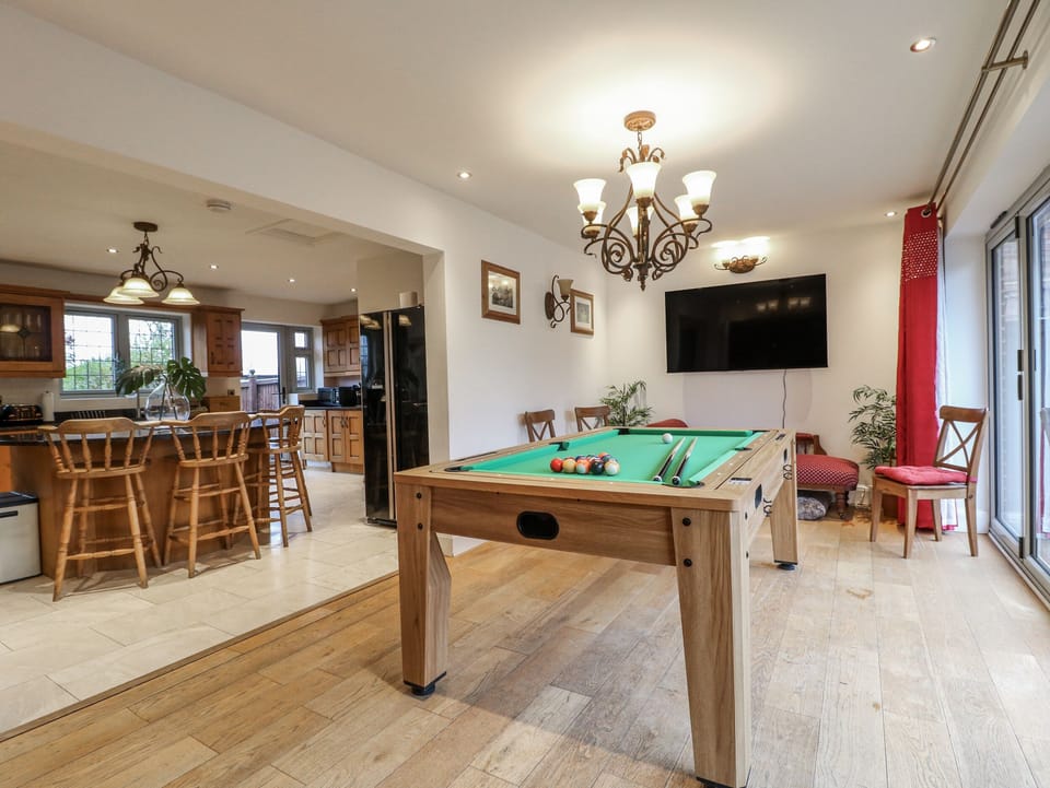 Cottage | Game room