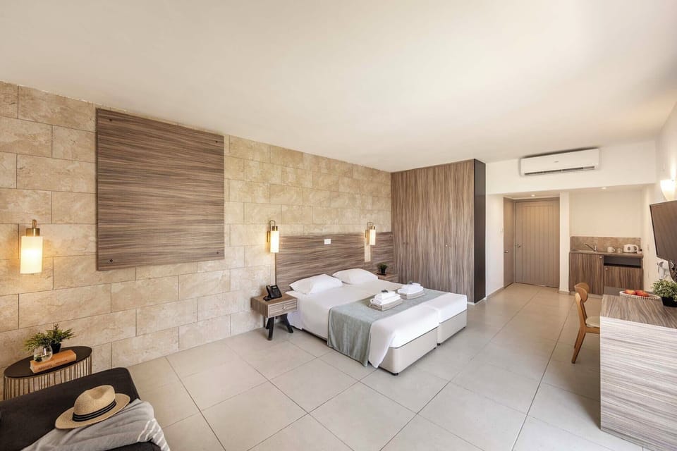 Studio Suite | In-room safe, WiFi (free)
