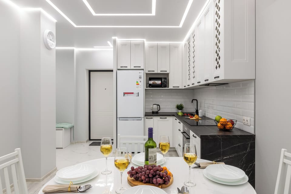 Classic Apartment, City View | In-room dining