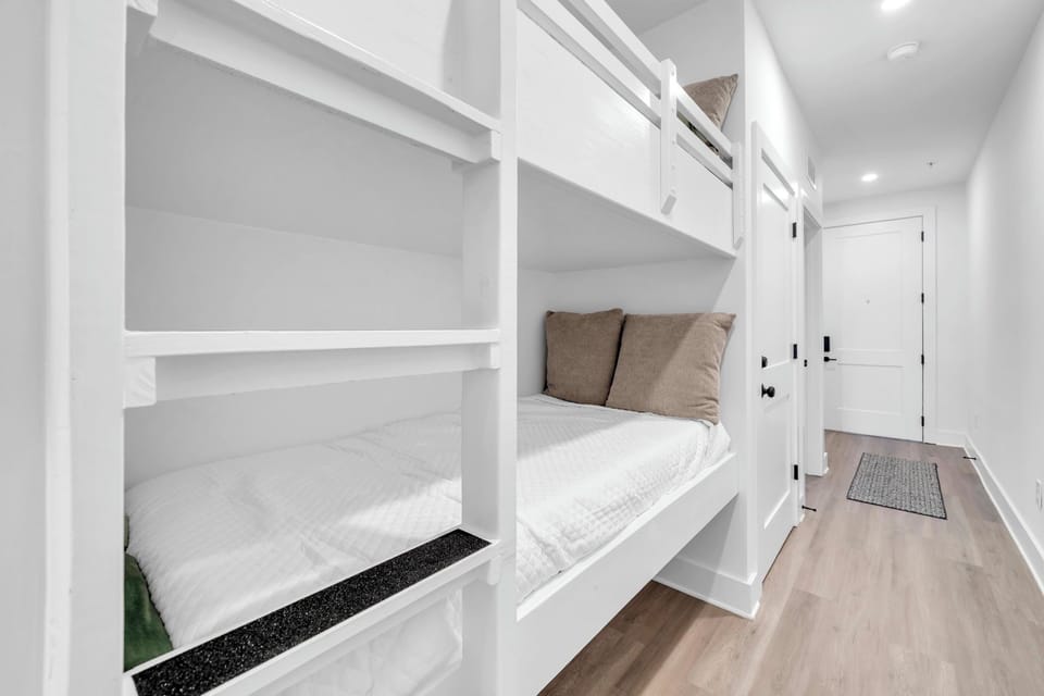 Hallway Bunks 1 Part 2