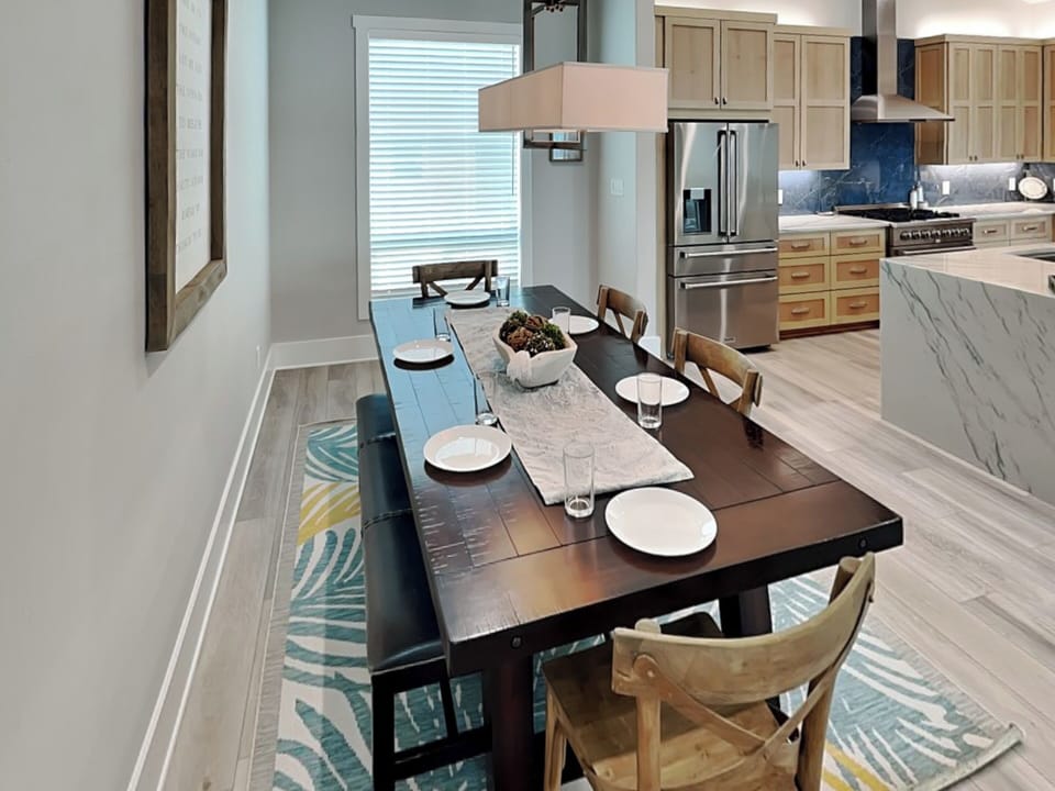 Dining - Seating For 6 - Second Floor