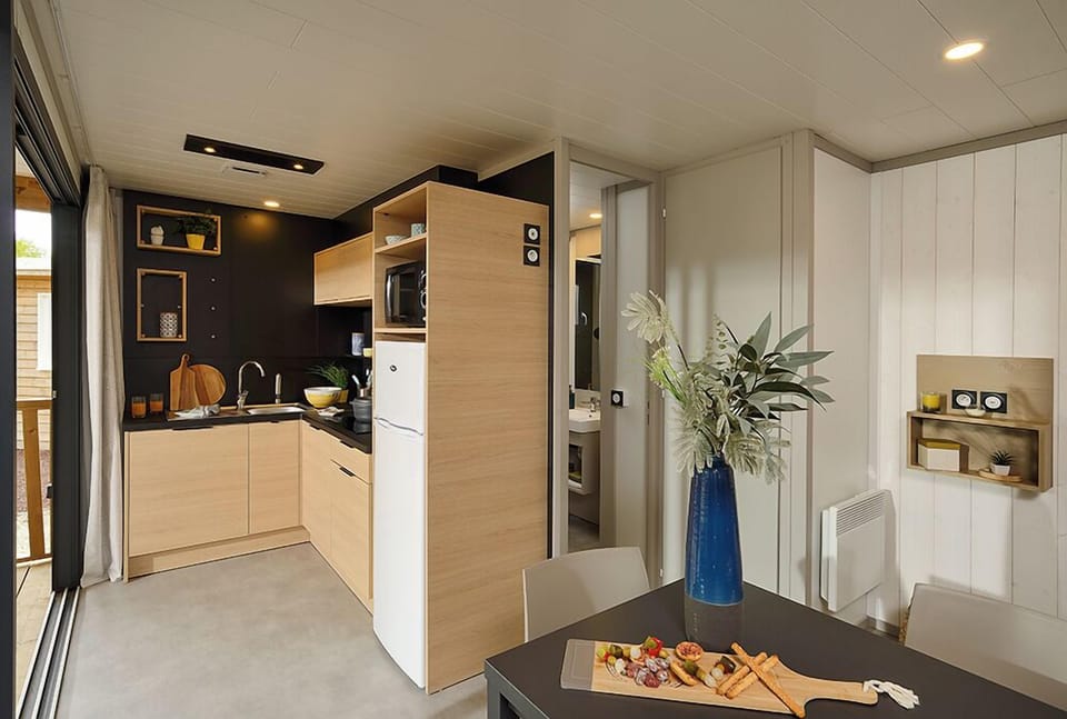 Chalet, 2 Bedrooms | Private kitchen