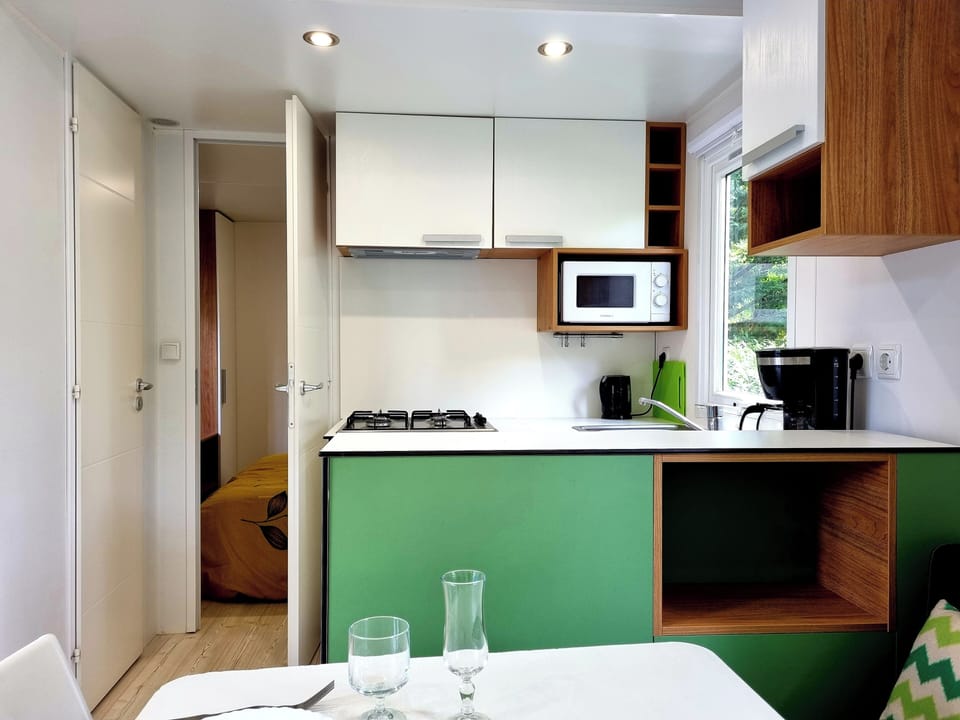 Comfort Bungalow, 2 Bedrooms | Private kitchen