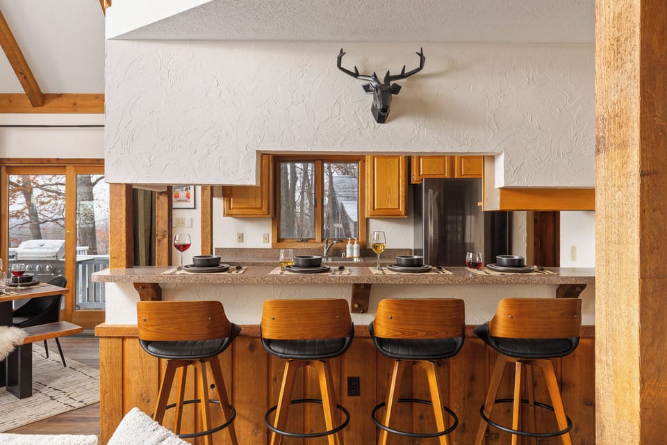 4 modern bar stools at the kitchen counter provide perfect extra seating for all