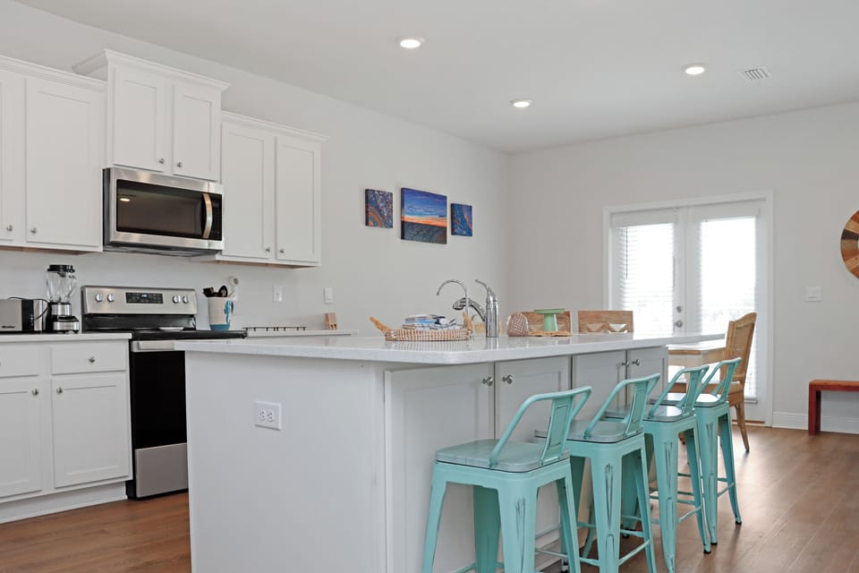 Kitchen Island with Bar Seating and Dining Area