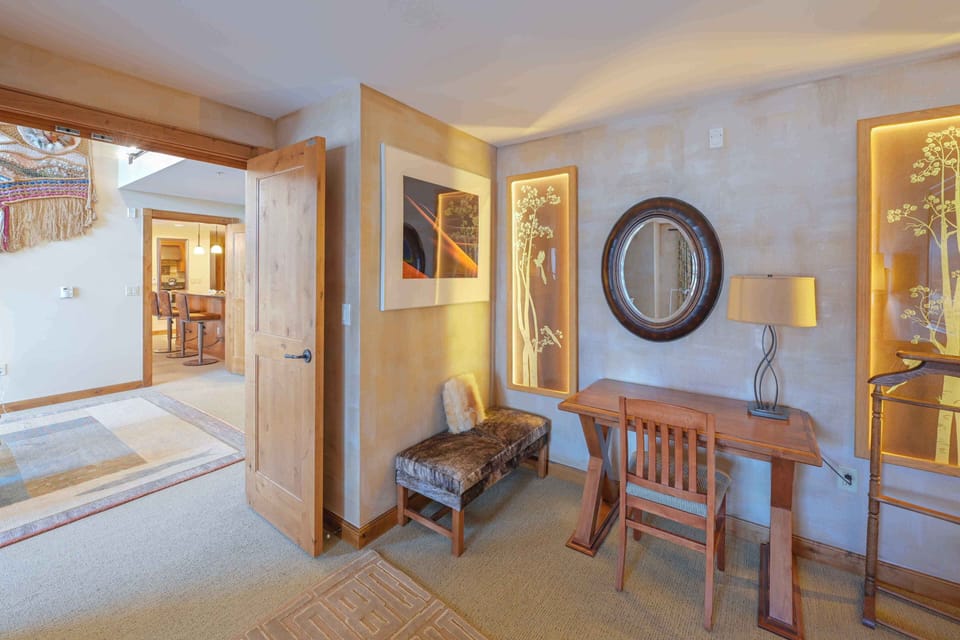 A stylish home office nook with a warm wooden bench and modern décor sets the perfect atmosphere for productivity.
