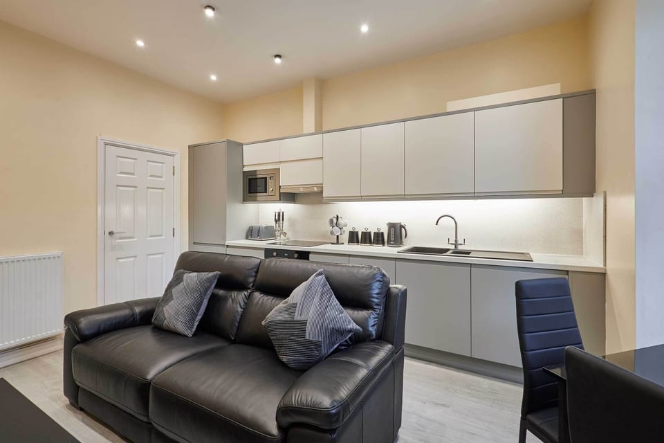 Ross's View, Ground Floor, Apartment 2, Whitby - Host & Stay