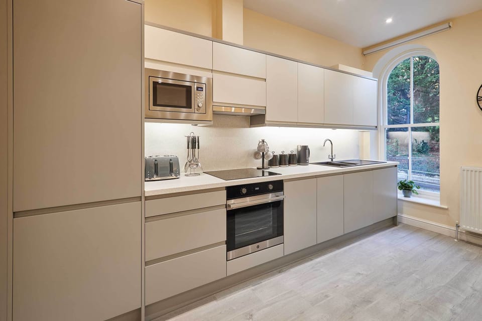 Ross's View, First Floor, Apartment 3, Whitby - Host & Stay
