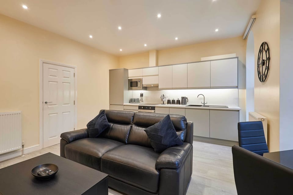 Ross's View, First Floor, Apartment 3, Whitby - Host & Stay