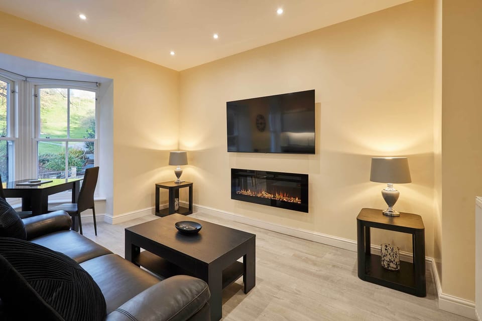 Ross's View, First Floor, Apartment 3, Whitby - Host & Stay