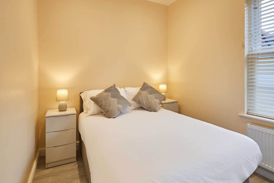 Ross's View, First Floor, Apartment 3, Whitby - Host & Stay