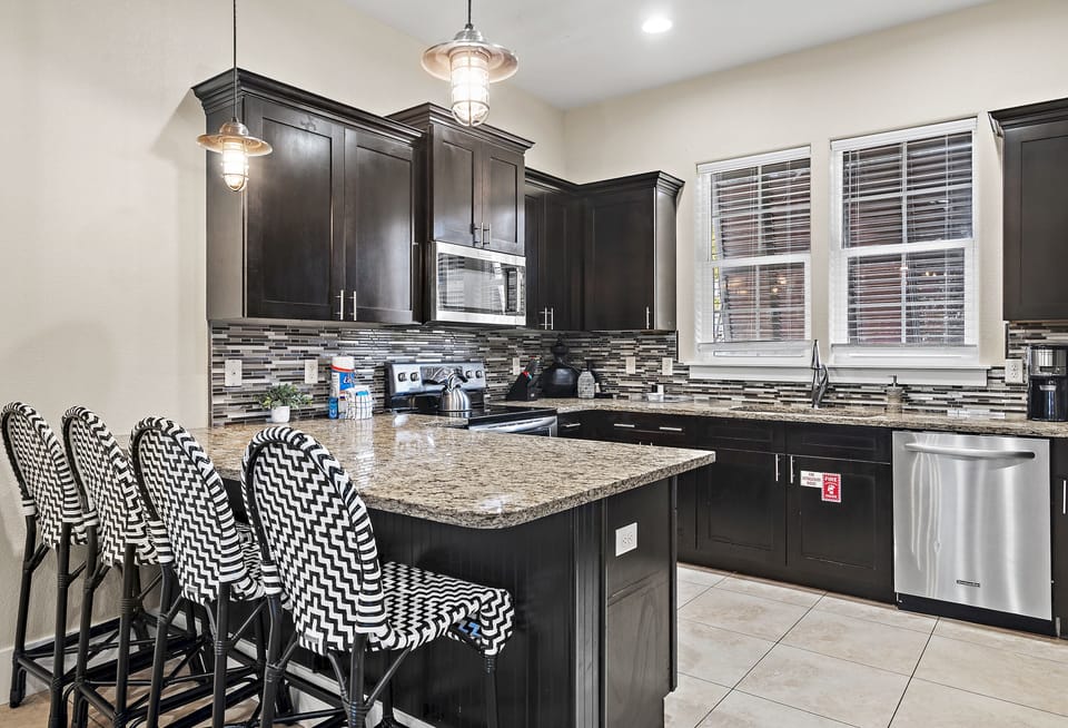 Full kitchen