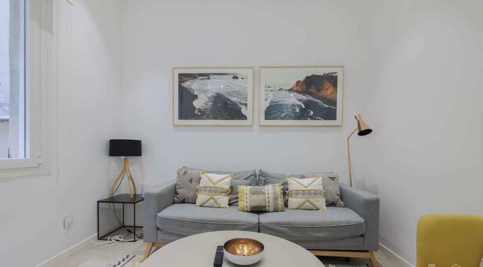 Modern and functional living room