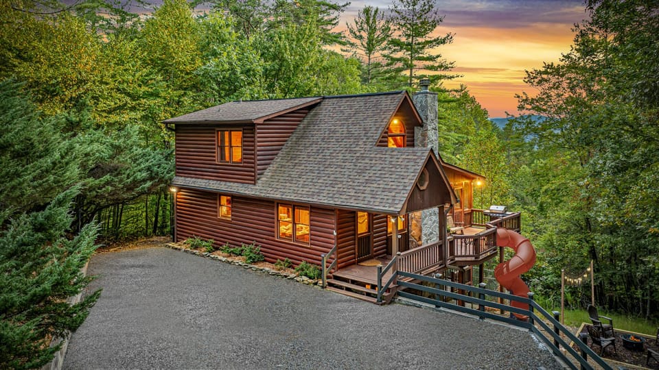 Arrive to a cozy mountain cabin tucked among the trees. Enjoy quiet mornings, sunset views, and relaxing evenings on the deck. Gather with family, breathe the fresh forest air, and unwind in a peaceful retreat made for memories.
