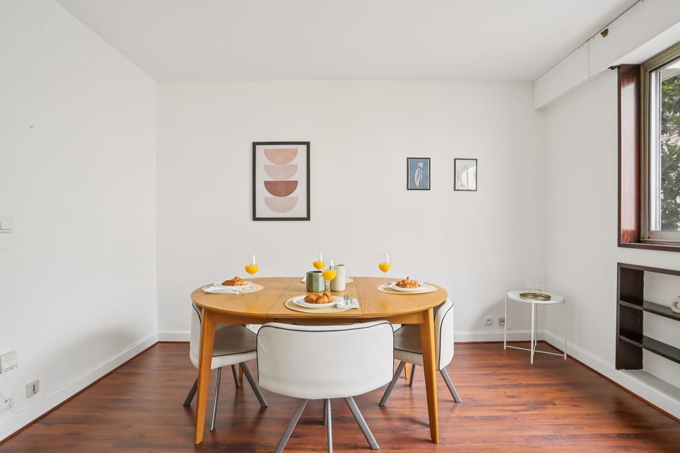 City Apartment, 1 Double Bed with Sofa bed, Non Smoking, Garden View | Living area | 40-inch Smart TV with satellite channels