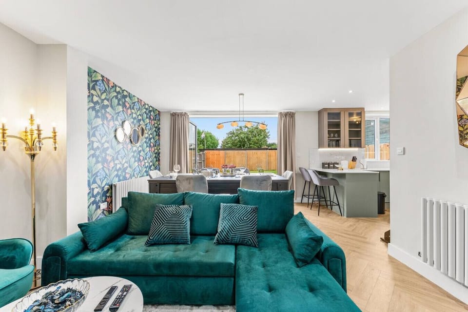 Light-filled living room ideal for social evenings