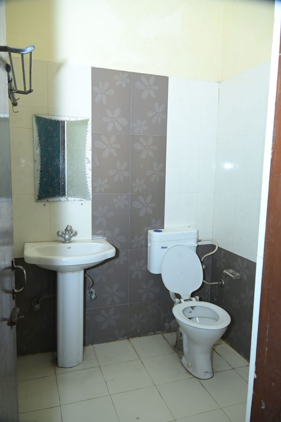 Classic Double Room, City View | Bathroom | Shower, hair dryer, slippers, towels
