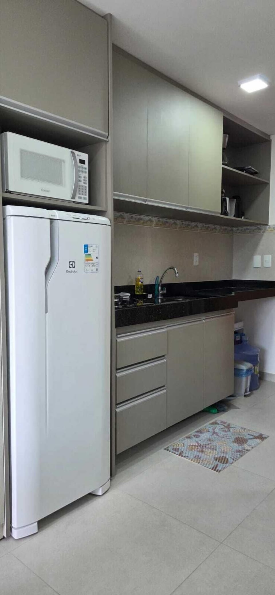 Classic Studio | Private kitchen | Fridge, microwave, stovetop, cookware/dishes/utensils