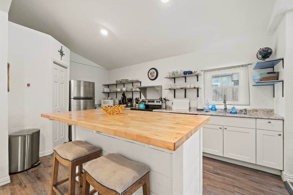 012 747OasisStreet NewBraunfels TX 78130 SMALL