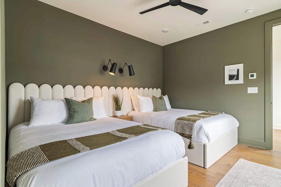 The Elmwood – Double queen bedroom with modern finishes