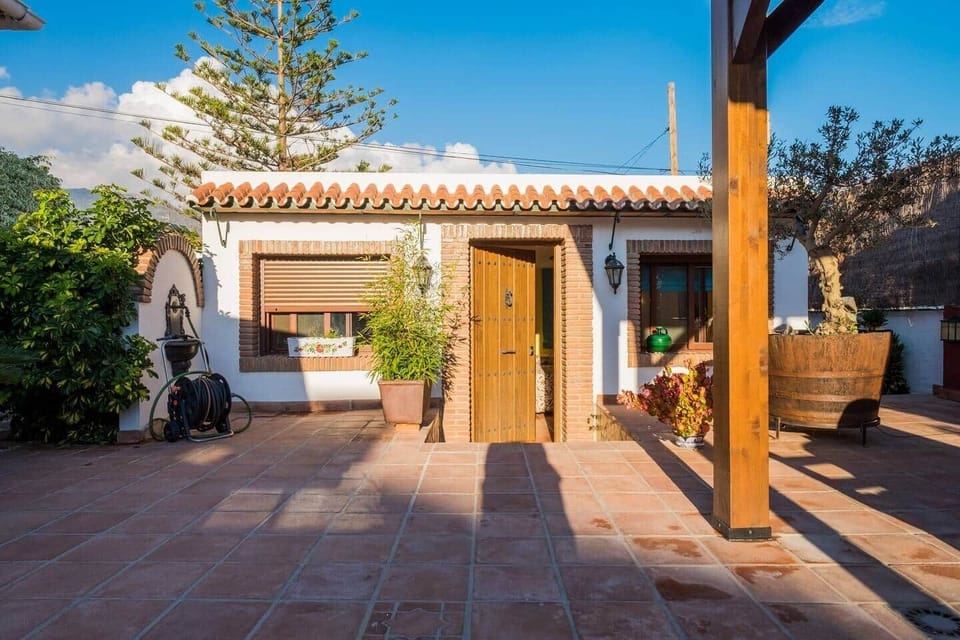 El estudio que consta de baño, cocina y habitacion 