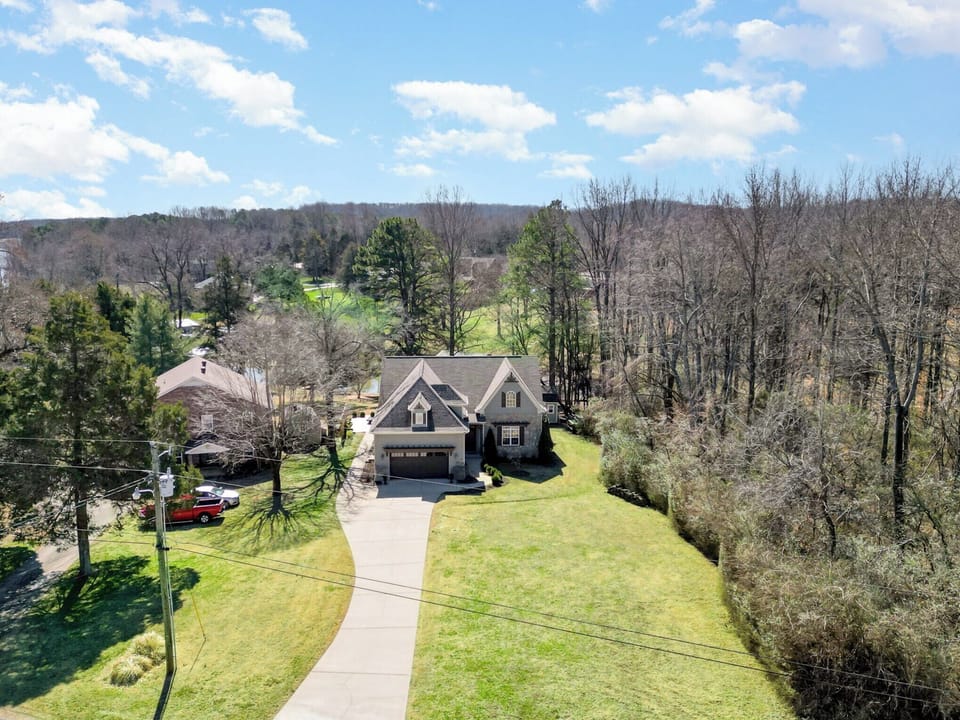 Lake Front Luxury Retreat for a single executive or three contract workers