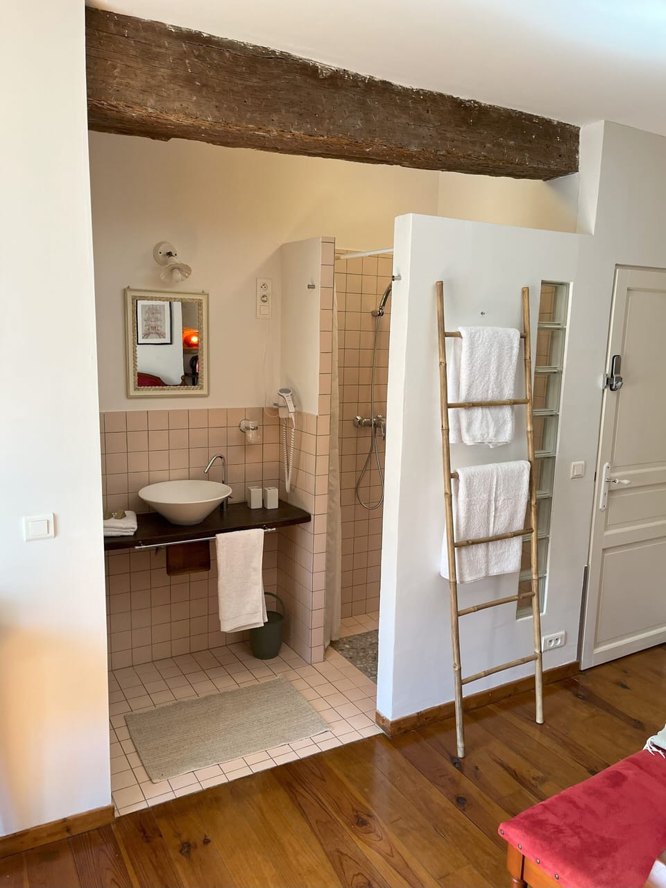 Suite MA | Bathroom | Slippers