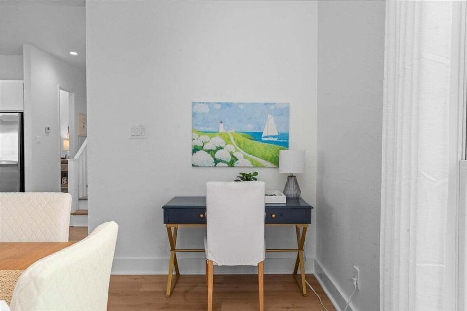 Workspace nook with desk and chair – ideal for remote work or study near the beach