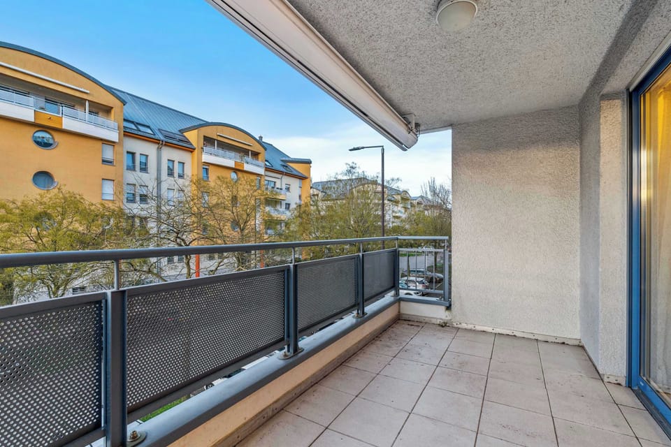 Private balcony overlooking a peaceful residential area in Cents. Enjoy fresh air, morning coffee, or a quiet evening while staying close to Kirchberg and Luxembourg City.