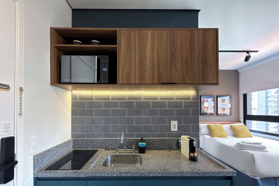 Deluxe Studio, City View | Private kitchen
