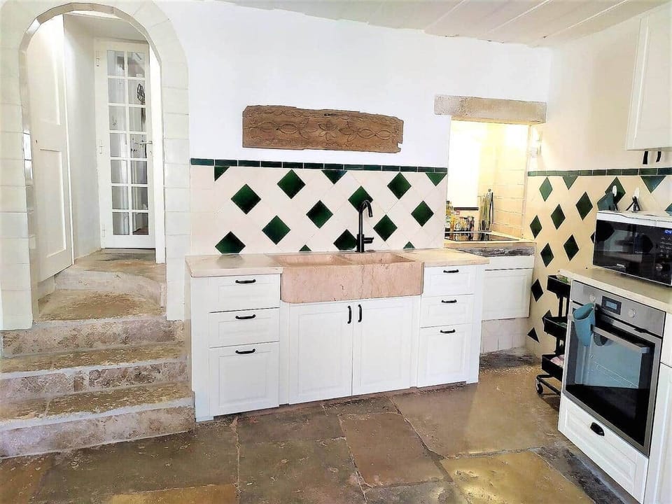Original rustic stone sink